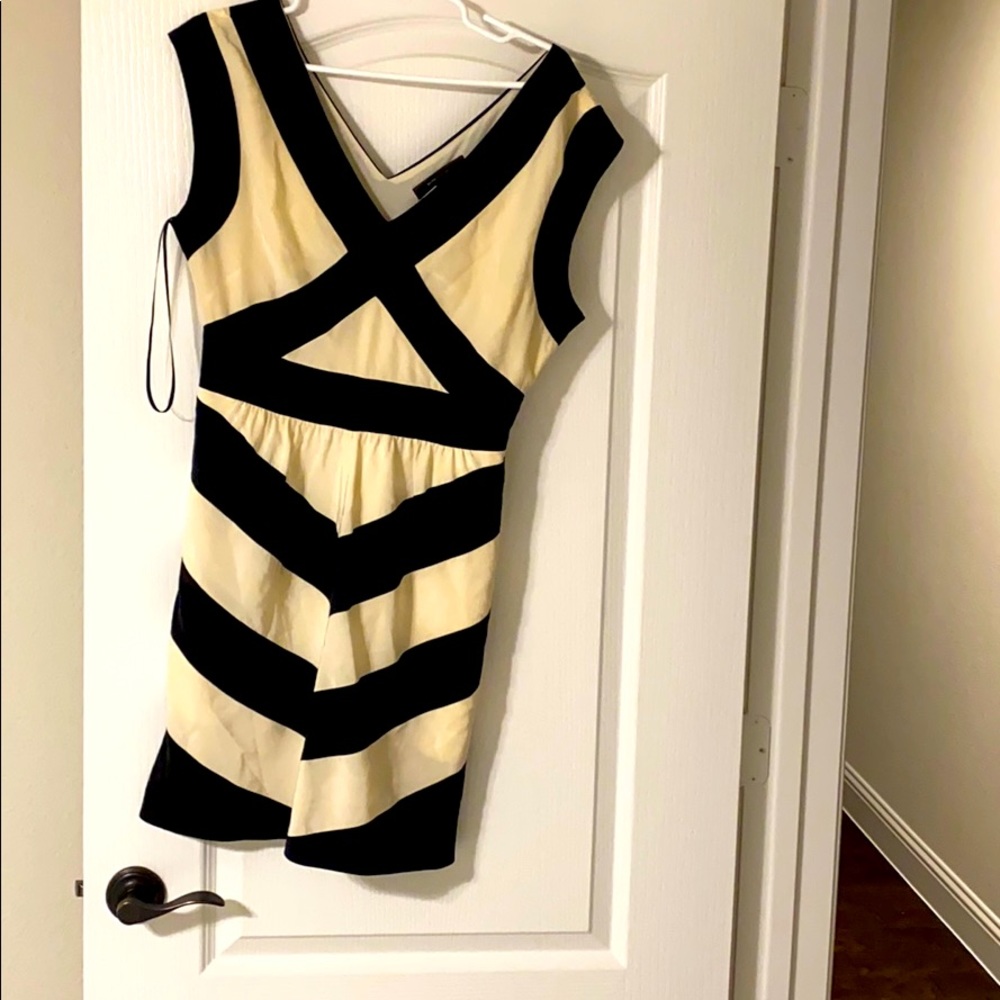 Bcbgmaxazria size 8 dress
